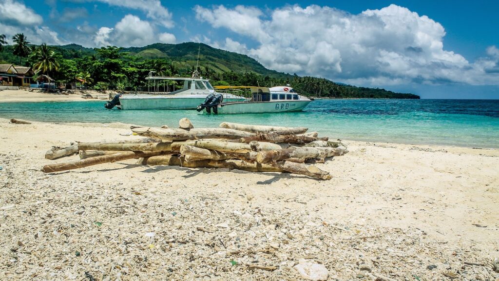 Wisata Latuhalat yang Tak Boleh Dilewatkan di Maluku Tengah